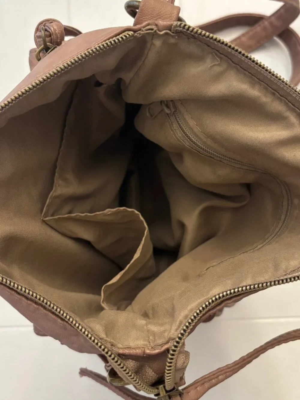Stone Mountain USA Leather Crossbody Bag Taupe Mauve Organizer Purse